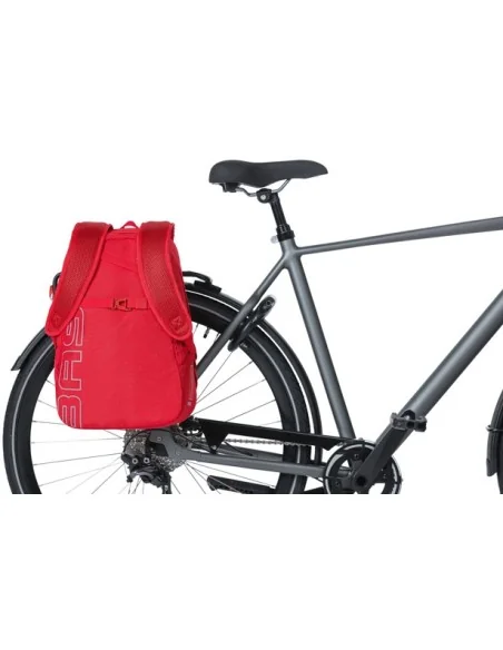 Fietsrugzak Basil Flex 17 liter 33 x 17 x 52 cm - signaal rood