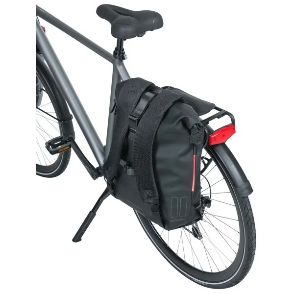 Fietsrugzak Basil SoHo Nordlicht 17 liter 31 x 14 x 37 cm - night zwart