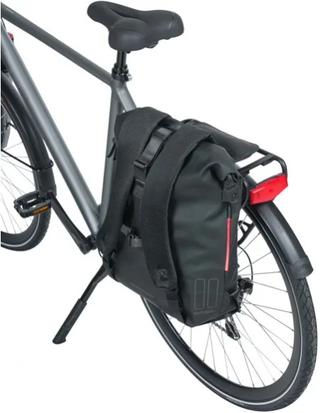Fietsrugzak Basil SoHo Nordlicht 17 liter 31 x 14 x 37 cm - night zwart