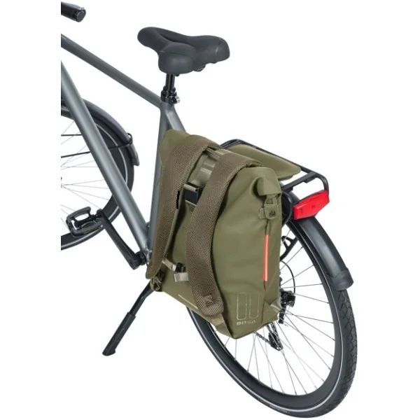 Fietsrugzak Basil SoHo Nordlicht 17 liter 31 x 14 x 37 cm - mosgroen