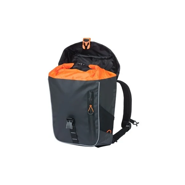 Fietsrugzak Basil Miles Tarpaulin 17 liter 31 x 17 x 44 cm - zwart/oranje