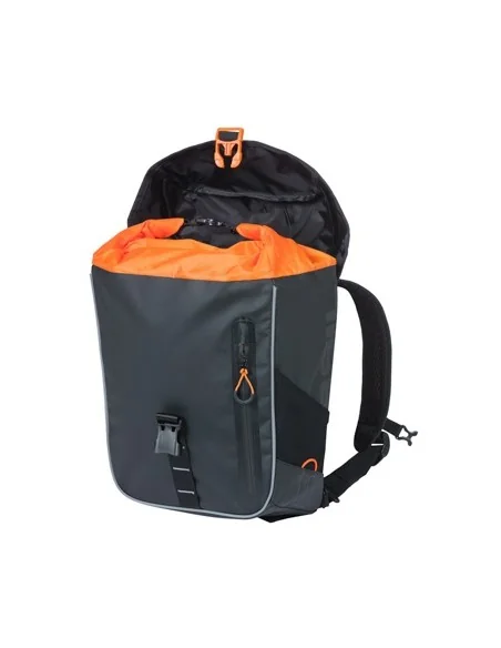Fietsrugzak Basil Miles Tarpaulin 17 liter 31 x 17 x 44 cm - zwart/oranje