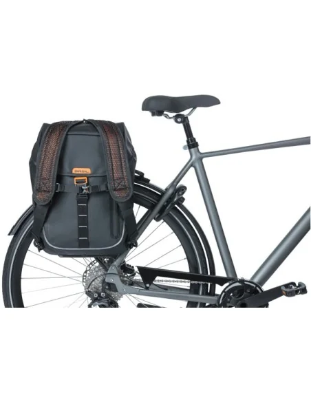 Fietsrugzak Basil Miles Tarpaulin Nordlicht 17 liter 31 x 17 x 44 cm - zwart/ oranje