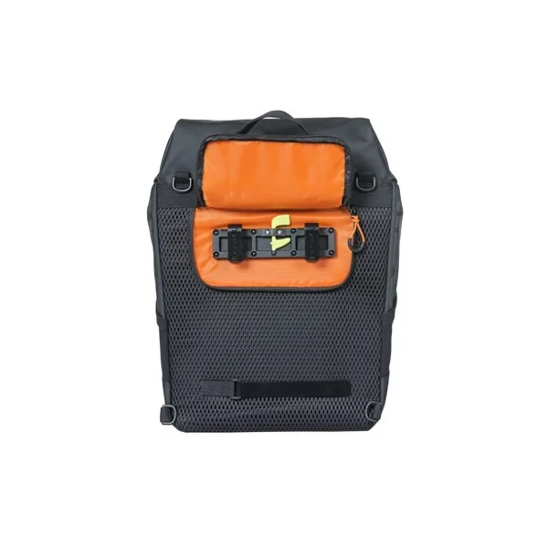 Fietsrugzak Basil Miles Tarpaulin Nordlicht 17 liter 31 x 17 x 44 cm - zwart/ oranje