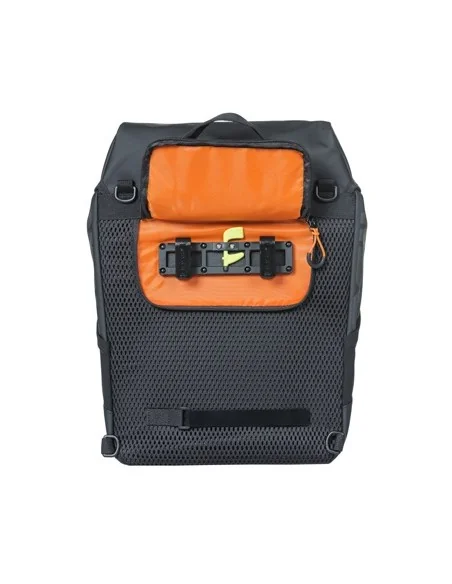 Fietsrugzak Basil Miles Tarpaulin Nordlicht 17 liter 31 x 17 x 44 cm - zwart/ oranje