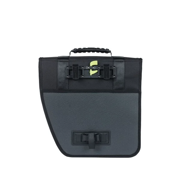 Fietstas Basil Tour Waterproof Right 14 liter 34 x 14 x 34 cm - zwart
