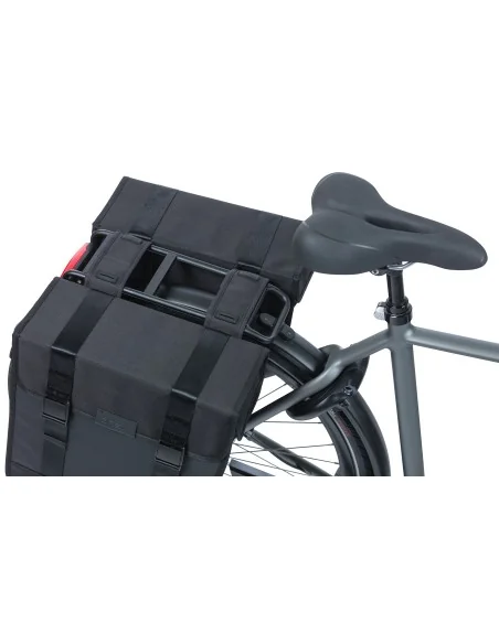 Dubbele fietstas Basil Tour Waterproof XL 35 liter 34 x 14 x 34 cm - zwart