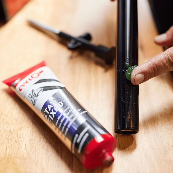 Cyclon Stay Fixed Carbon M.T. Paste - 150 ml (in blisterverpakking)