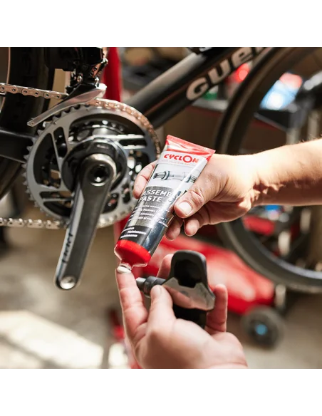 Cyclon Assembly Paste tube - 150 ml (in blisterverpakking)