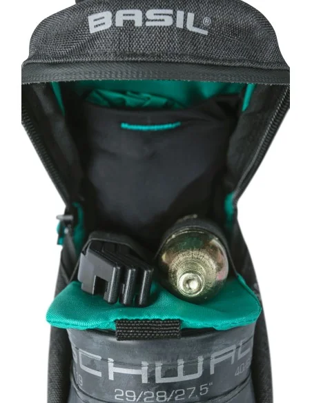 Zadeltas M Basil Discovery 365D 1.0 liter 10 x 9 x 15 cm - zwart melee