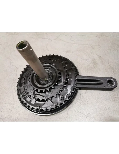 Crankstel 3 x 9 speed Shimano FC-MT210-3 met 175mm crankarm 40-30-22T - zwart