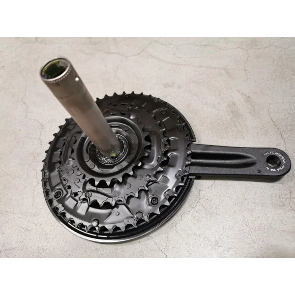 Crankstel 3 x 9 speed Shimano FC-MT210-3 met 175mm crankarm 44-32-22T - zwart