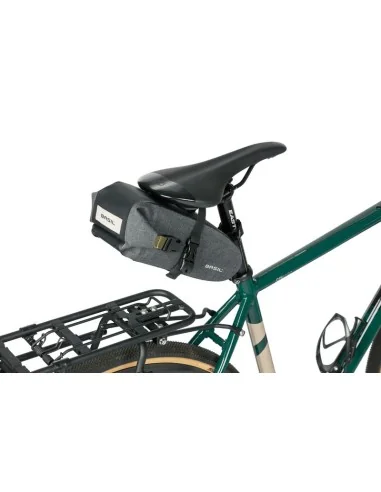 Zadeltas Basil Navigator Storm M 1.5 liter 10 x 9 x 29 cm - zwart