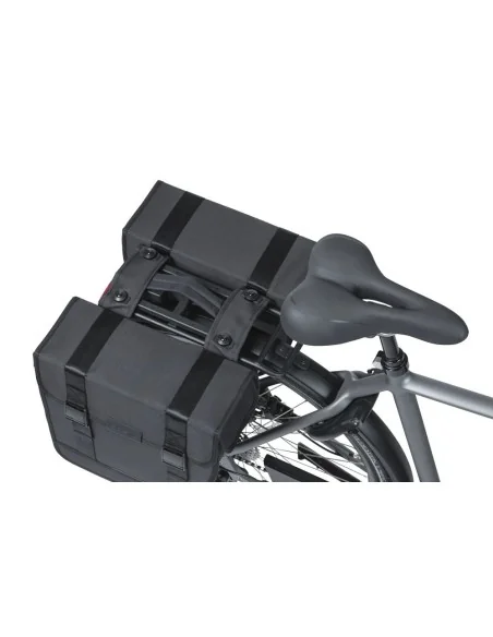 Dubbele fietstas Basil Tour Waterproof MIK 28 liter 14 x 29 x 30 cm (2x) - zwart