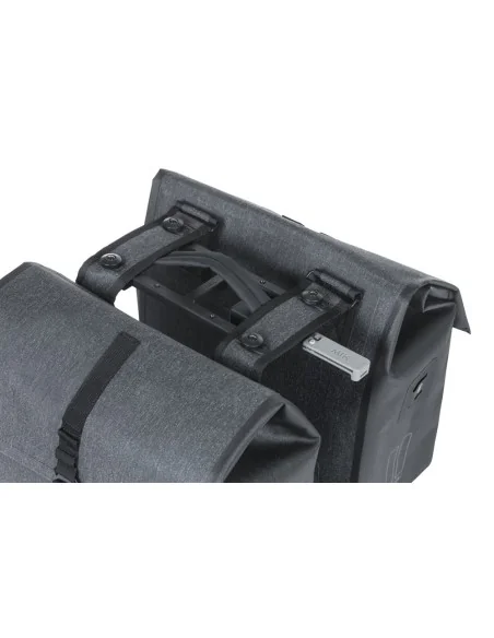Dubbele fietstas Basil Urban Dry MIK 50 liter - charcoal