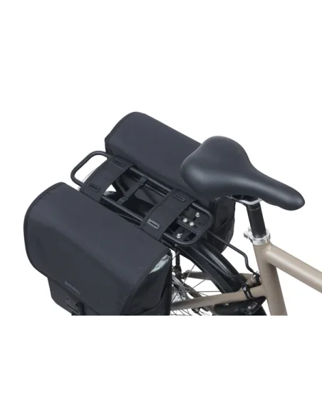Dubble fietstas Basil GO 32 liters - zwart