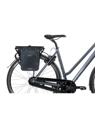 Enkele fietstas Basil Rivo M tarpaulin MIK 12-15L 14 x 25 x 38 cm - zwart