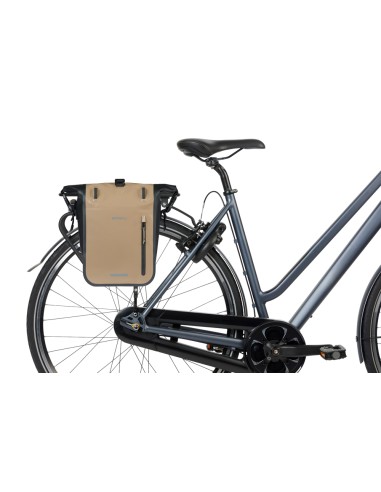 Enkele fietstas Basil Rivo M tarpaulin MIK 12-15L 14 x 25 x 38 cm - zand/zwart