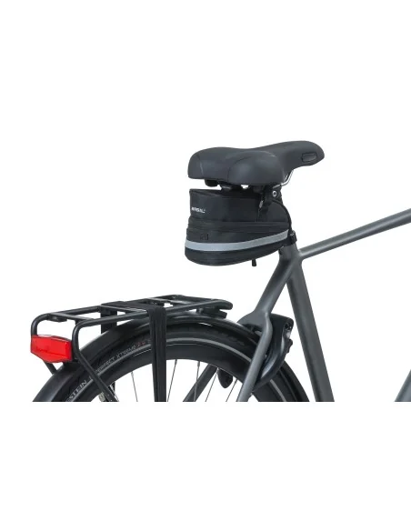 Zadeltas Basil Mada 1 liter 19 x 11 x 13 cm - zwart