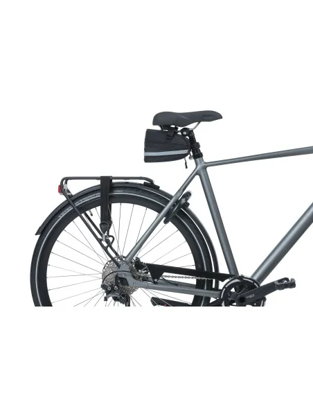 Zadeltas Basil Mada 1 liter 19 x 11 x 13 cm - zwart