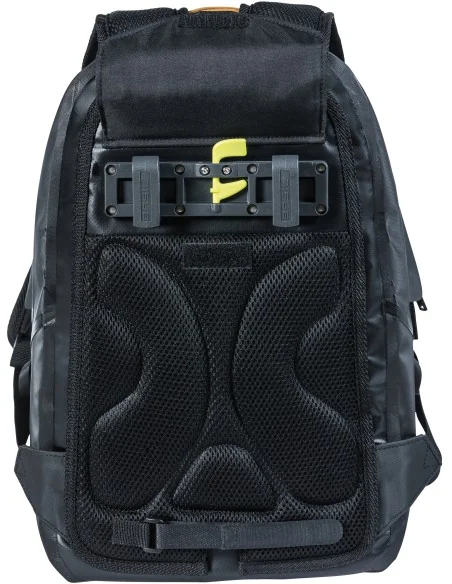 Fietsrugzak Basil Urban Dry Backpack 18 liter 27 x 16 x 45 cm - mat zwart