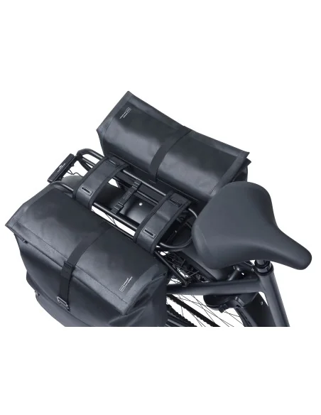 Dubbele fietstas Basil Urban Dry Neo, 46-52L - zwart