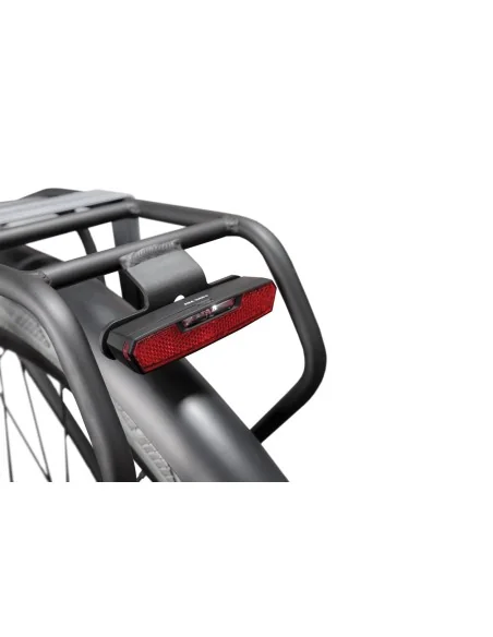 Dragerachterlicht Axa Juno Battery Auto/Off - 50 mm montage